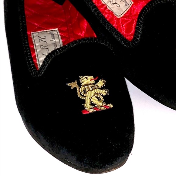 English Velvet Burlington Slippers gold Rampant Lion Embroidery crest like new - Picture 13 of 16